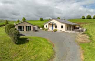 28 Wrights Road, Raglan