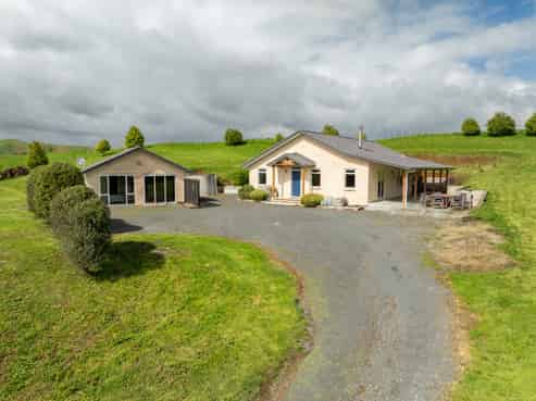 28 Wrights Road, Raglan