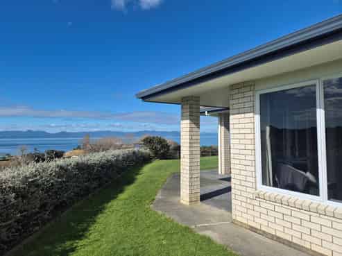 1801 East Coast Road, Whakatiwai