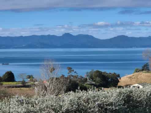 1801 East Coast Road, Whakatiwai