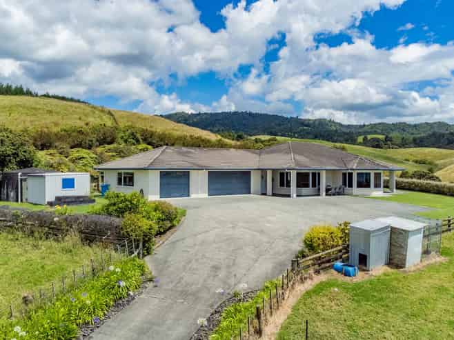 1801 East Coast Road, Whakatiwai