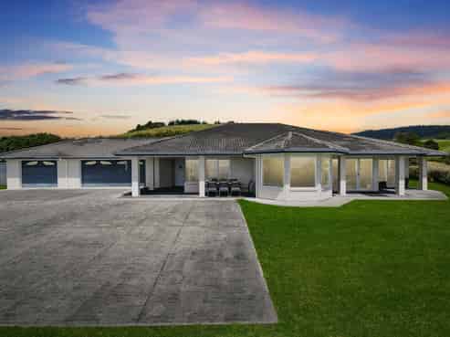 1801 East Coast Road, Whakatiwai