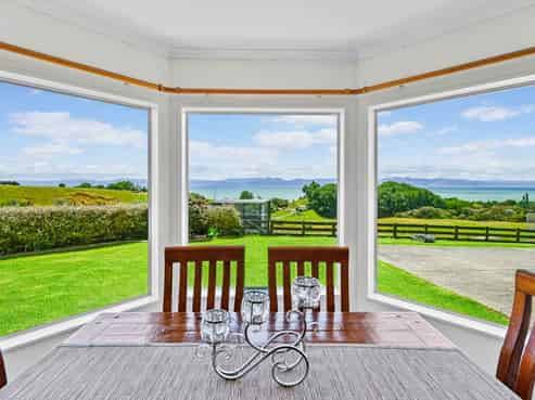 1801 East Coast Road, Whakatiwai