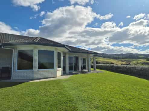 1801 East Coast Road, Whakatiwai