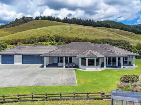 1801 East Coast Road, Whakatiwai