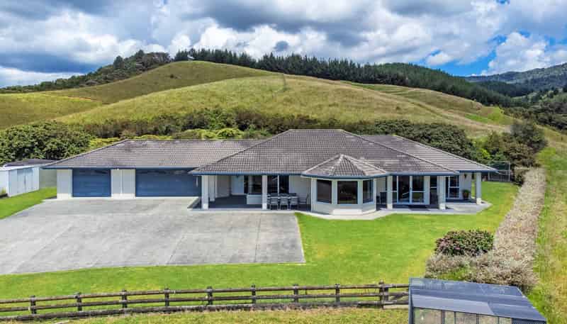 1801 East Coast Road, Whakatiwai