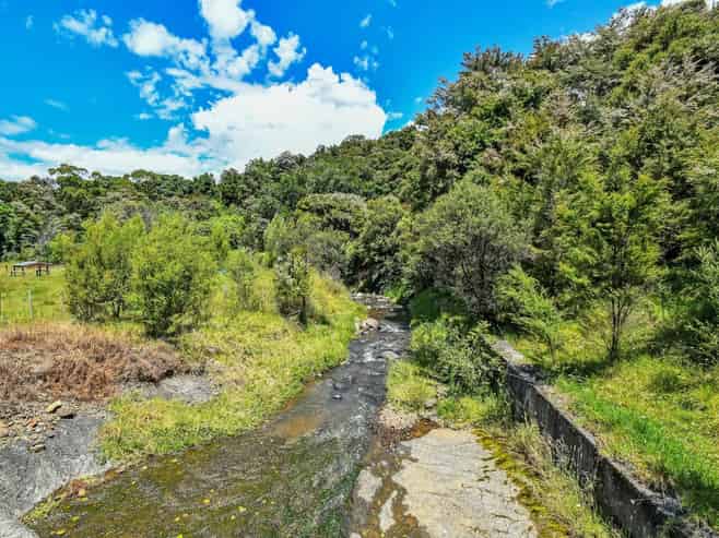 1801 East Coast Road, Whakatiwai