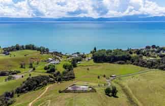 1801 East Coast Road, Whakatiwai