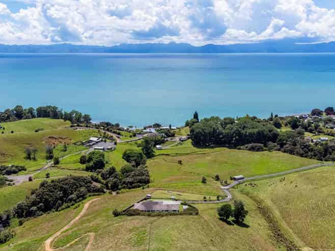 1801 East Coast Road, Whakatiwai