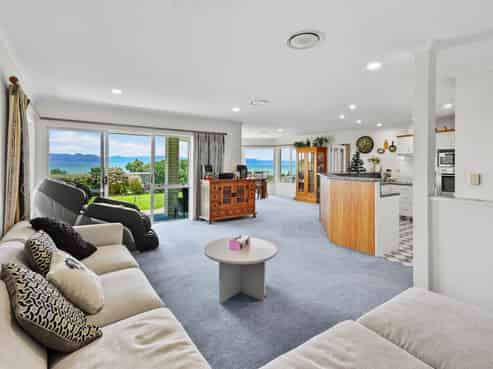 1801 East Coast Road, Whakatiwai