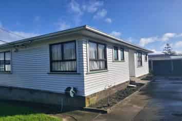 72 Sylvan Crescent, Te Atatu South