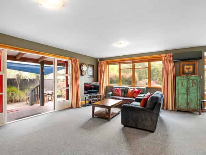 501 Courtenay Road, Charing Cross