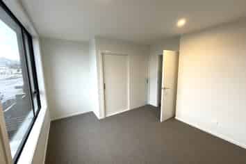 16B/8 Tory Street, Petone