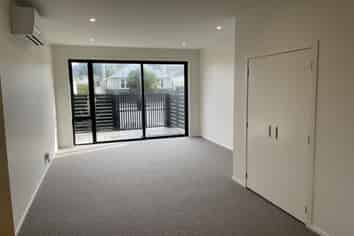 16B/8 Tory Street, Petone