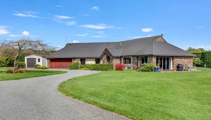 27 Pohutukawa Drive, Levin