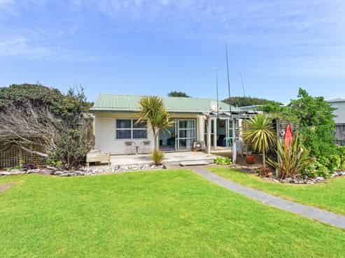 19 Karaka Street, Otaki Beach