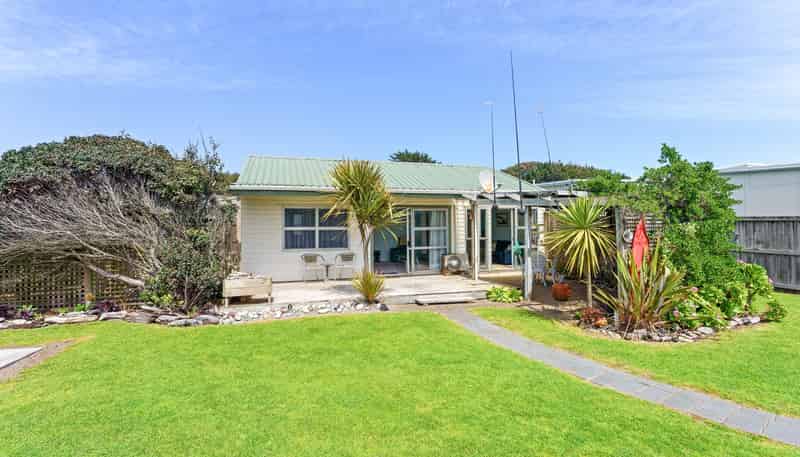 19 Karaka Street, Otaki Beach