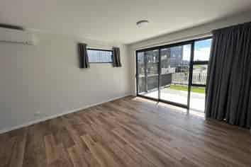 1/8 Glidepath Road, Hobsonville