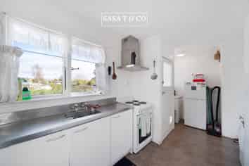 42 Williams Crescent, Otara