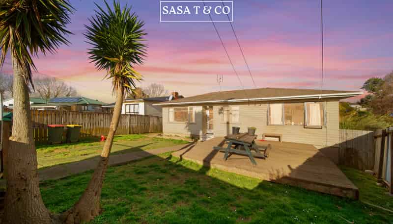 42 Williams Crescent, Otara