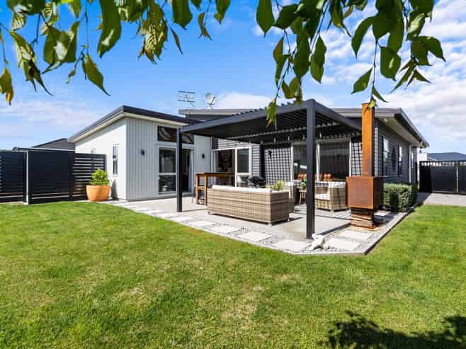 42 Arbuckle Road, Frimley