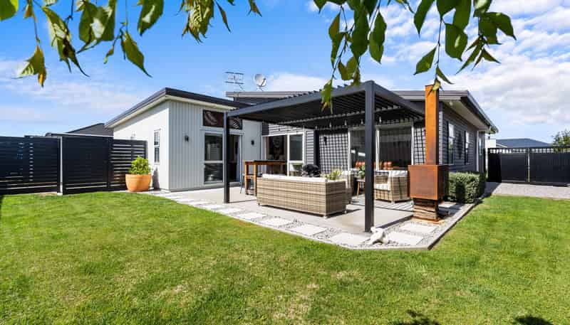 42 Arbuckle Road, Frimley