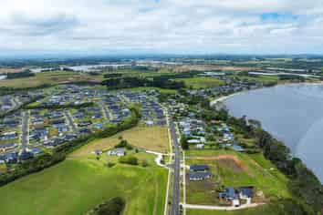 24E McLarin Road, Glenbrook