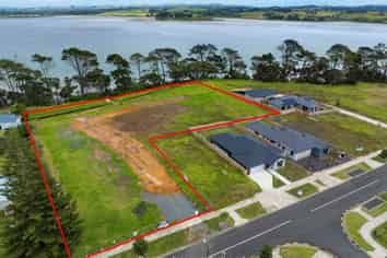 24E McLarin Road, Glenbrook