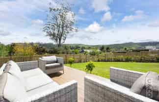 29 Cambridge Road, Riverhead