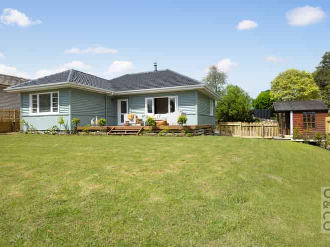 29 Cambridge Road, Riverhead