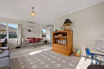 2/15 Lynette Place, Mangere