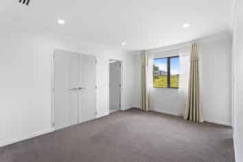 20 Bearing Parade, Long Bay