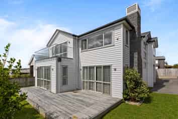 20 Bearing Parade, Long Bay