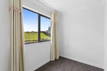 20 Bearing Parade, Long Bay
