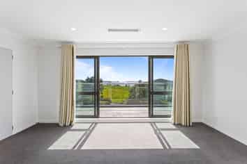 20 Bearing Parade, Long Bay