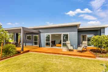 337 Harbour Drive, Matarangi