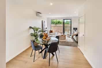 8/323 Riverside Drive, Waterloo