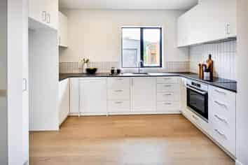 8/323 Riverside Drive, Waterloo