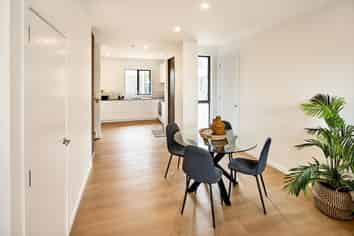 8/323 Riverside Drive, Waterloo