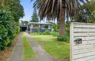 8 The Avenue, Otaki Beach