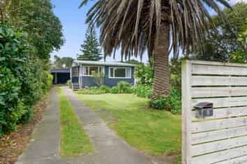 8 The Avenue, Otaki Beach