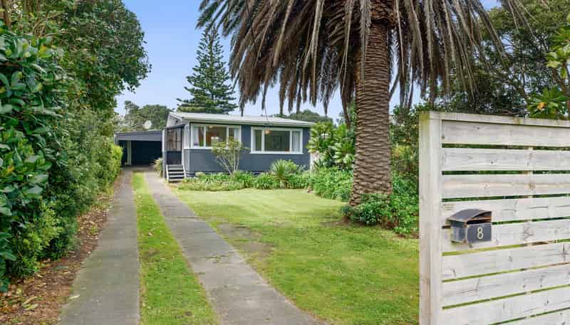 8 The Avenue, Otaki Beach