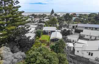 8 The Avenue, Otaki Beach