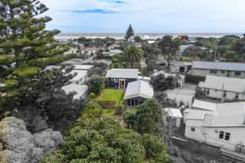 8 The Avenue, Otaki Beach