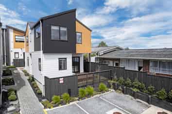 7/10 Newington Road, Henderson