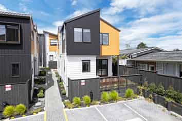 7/10 Newington Road, Henderson