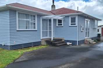 94 Pembroke Road West, Stratford