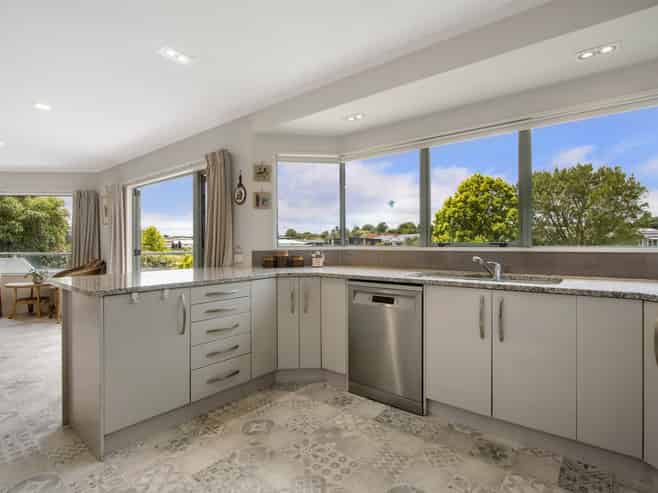 62 Links View Drive, Omokoroa