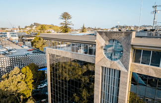 COMPACT AND MODERN OFFICE WITH PARKING
