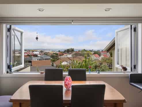 100 Broad Street, Thames